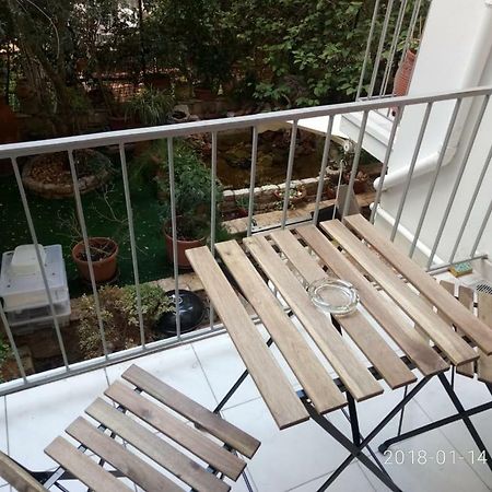 Modern, Ideally Located Studio Apartment アテネ エクステリア 写真