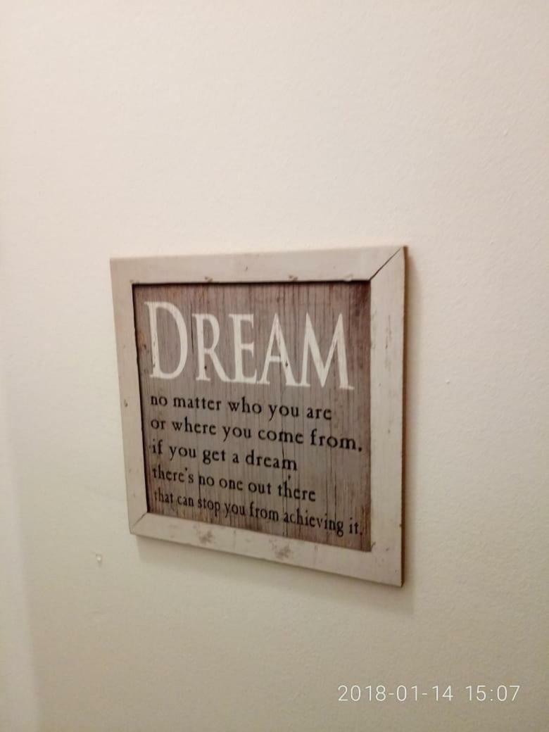 Modern, Ideally Located Studio Apartment アテネ エクステリア 写真